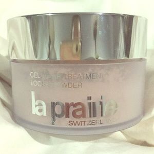 La Prairie cellular treatment loose powder.